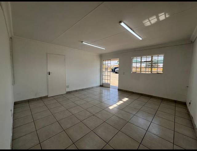 290M² WAREHOUSE TO LET IN MULDERSDRIFT